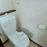2階温水洗浄暖房便座☆窓が付いているので明るく、昼間の電気の節約にもなります♪